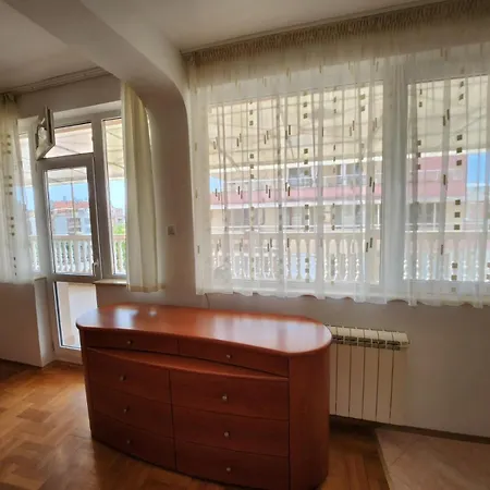 лукс лазур с безплатен паркинг